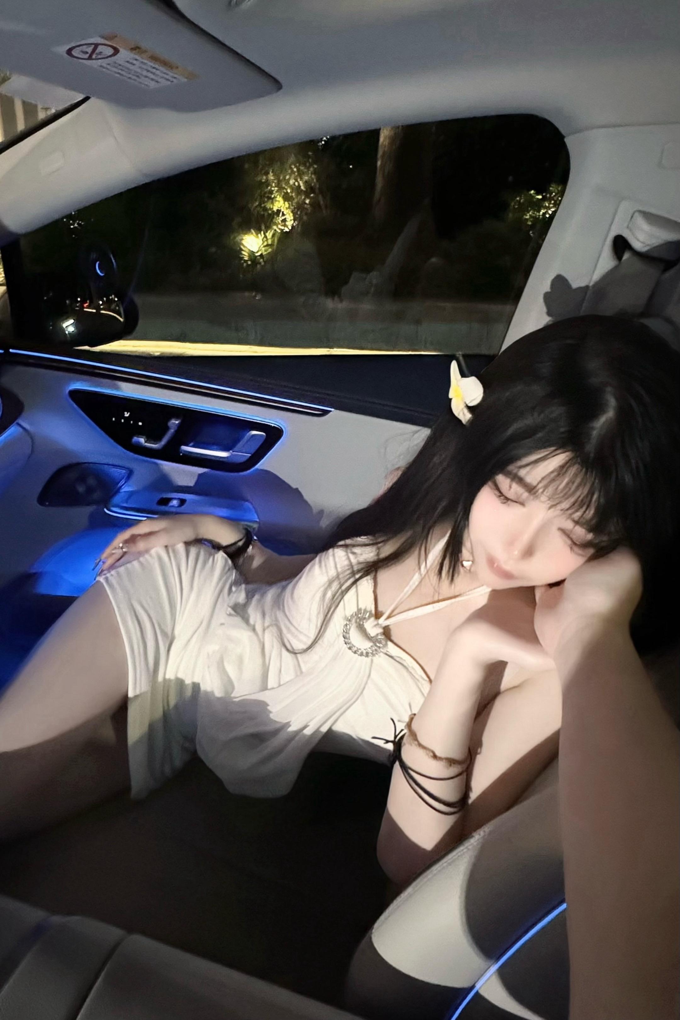 你只需要围着我转就好了。