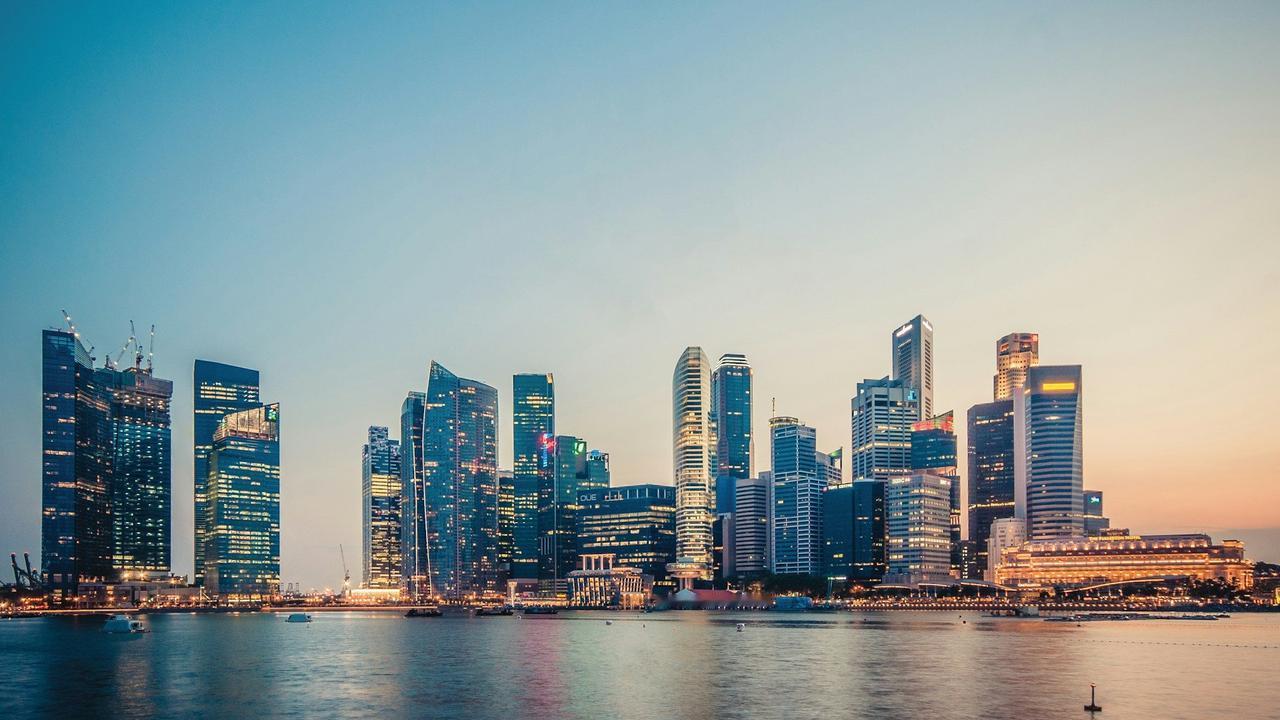 最新经济数据出炉，新加坡2024年GDP达到5499亿美元，2025年实际增速5