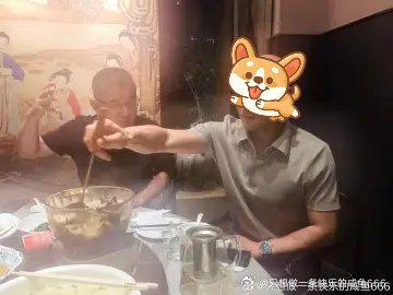 应朋友之约去了西区， 顺道取看了看我妈，弟媳妇再有两三个月就该生了，我买了几箱礼