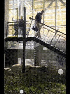 谁能懂德甲赛场背后这份暖心细节？
 
之前赛后开车出门，樊振东一直觉得特别费劲。