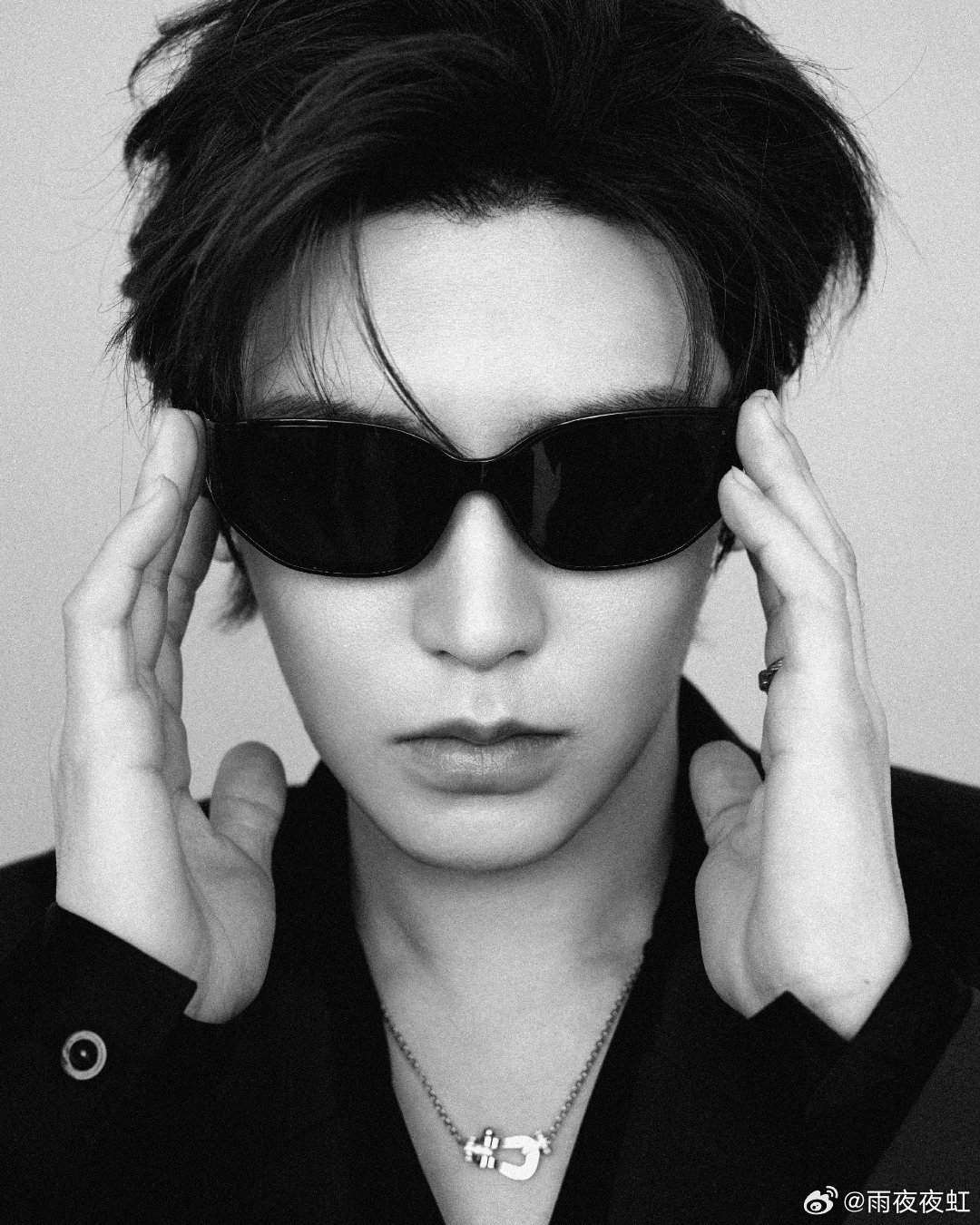 侯明昊 别家是剧抛脸，侯明昊是每一帧都帅到可以截图当壁纸 