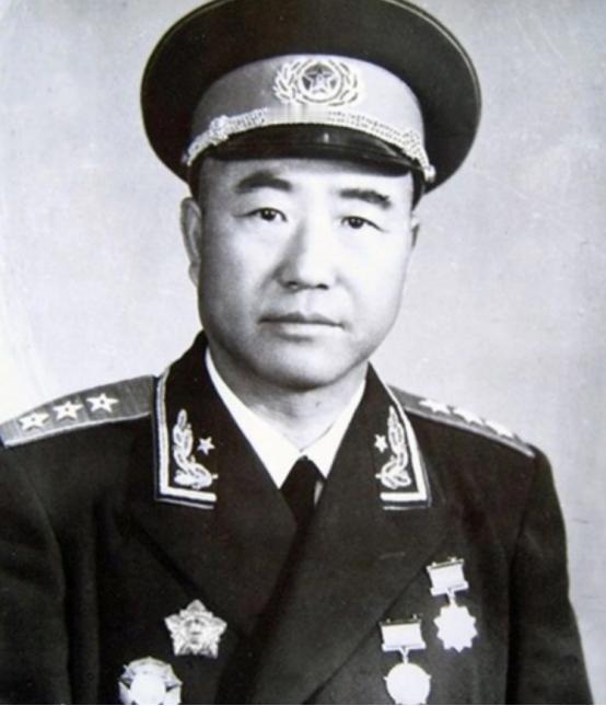 1950年，董其武受到毛主席亲切召见，回去后因何事辗转反侧？

“董将军，195