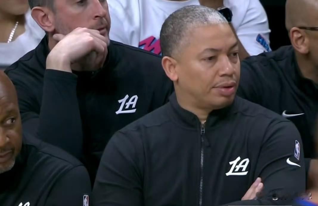 还上伦纳德！泰伦-卢在垂死挣扎！

今天对阵热火队的比赛，快船队在三节结束时已经