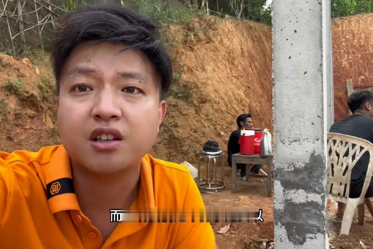 因为小婶往家拿钱给哥哥还利息，小叔不同意，小叔和小婶闹矛盾，小婶就一直没有来工地