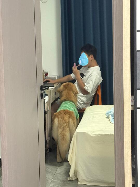 洗完澡出来就看到这一幕…