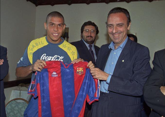 【老照片】 西甲 Ronaldo signing for Barcelona, 