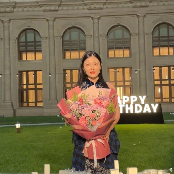 徐冬冬感恩剧组不要求刻意减重、 徐冬冬感谢低智商犯罪导演《低智商犯罪》剧组太圈粉