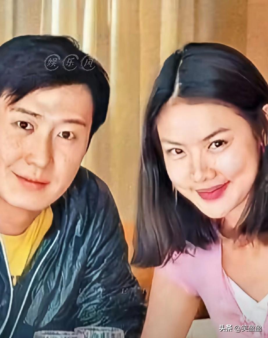 天王早已放下光环，如今的黎明只是一位幸福的丈夫与父亲。
黎明和小19岁的妻子陈泳