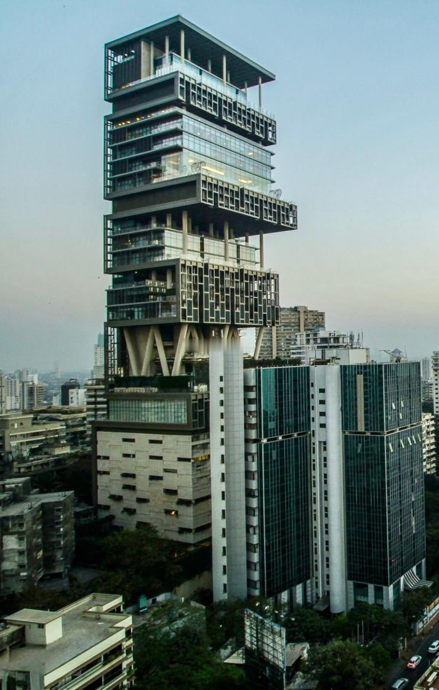 人在印度的蕾哈娜受邀到访了首富安巴尼家族那栋27层楼（因为层高远高于普通住宅，所