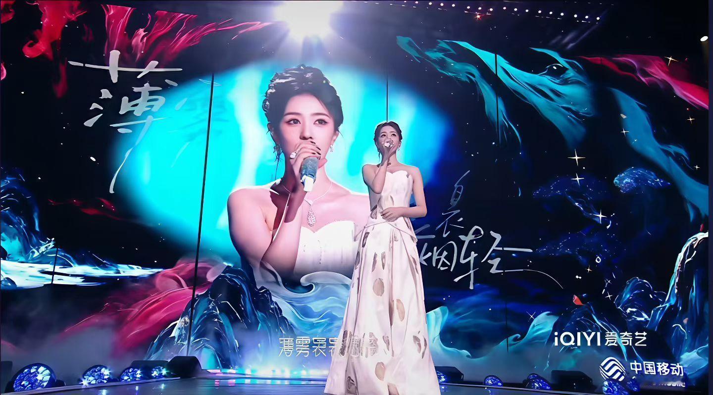 成功女人的背后是更强大的自己 