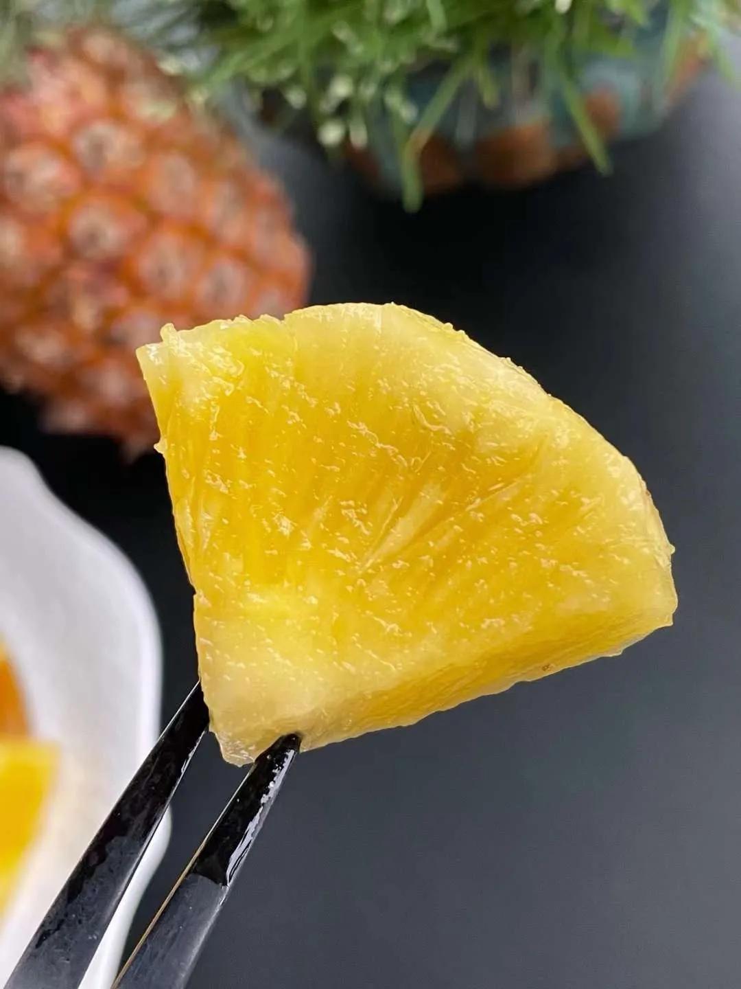 
紫微斗数对于星盘的观察，初学者太过看重命宫的三方四正，注重自己的财帛和事业，说