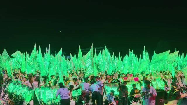 丁禹兮泰嗨巅峰音乐节绿海好夯丁禹兮湖州音乐节绿海 牛牛的粉丝！！每次音乐节都会给