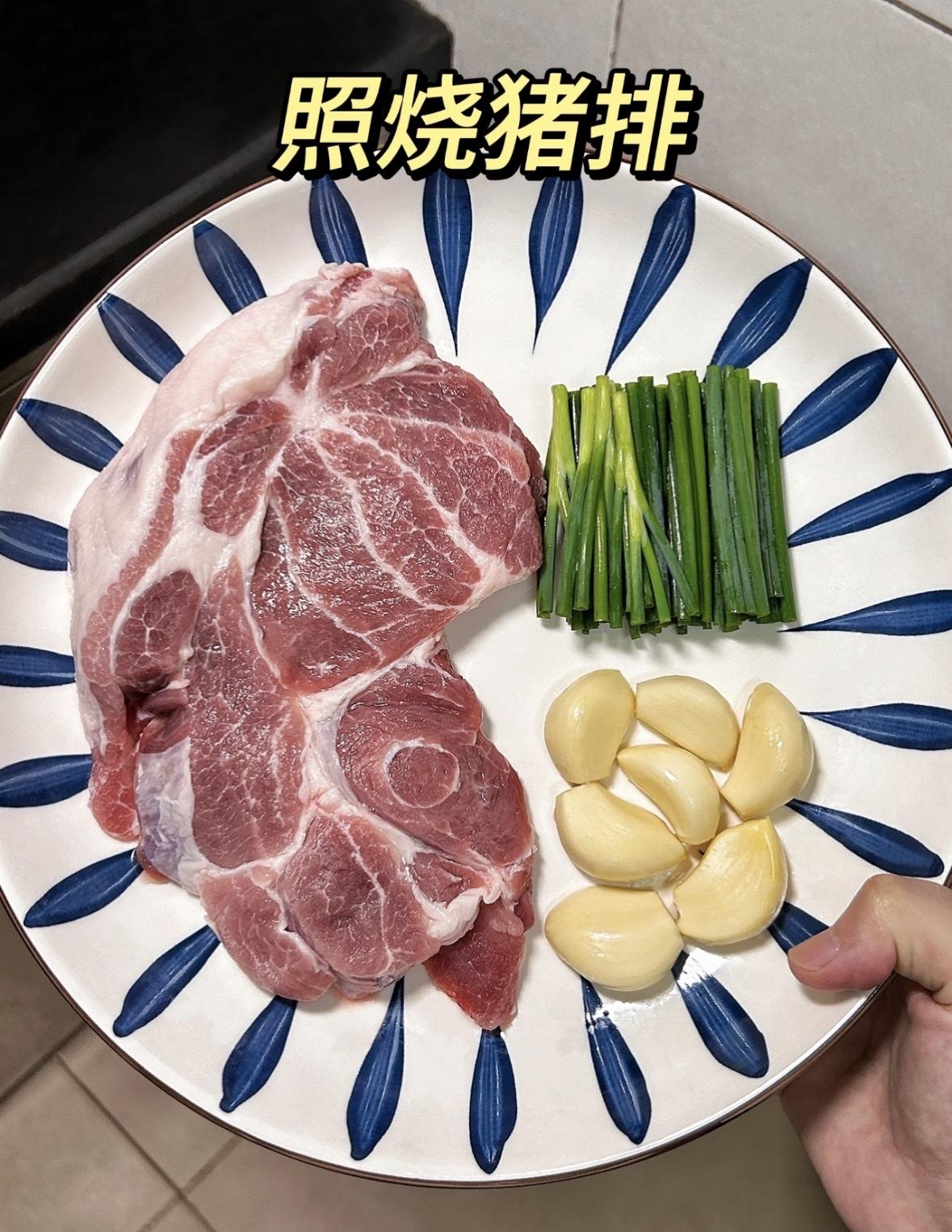 问一个卖猪肉的朋友，
为什么猪肉跌破5块钱了，为啥排骨还是20块，他三句话直接让