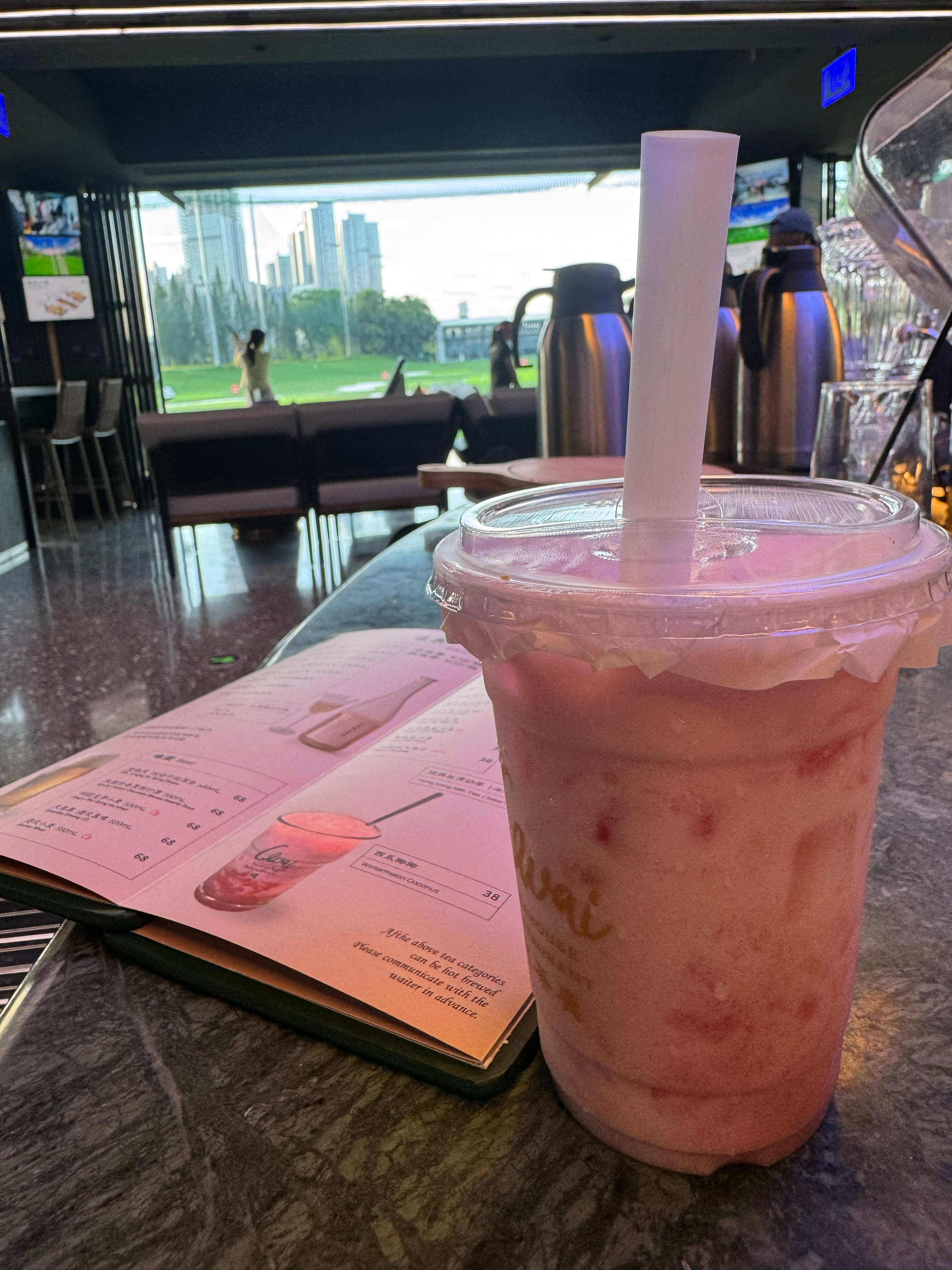 深圳拥有天然的打golf 优势22年底再次从上海搬过来就没有继续打起来，真是后悔