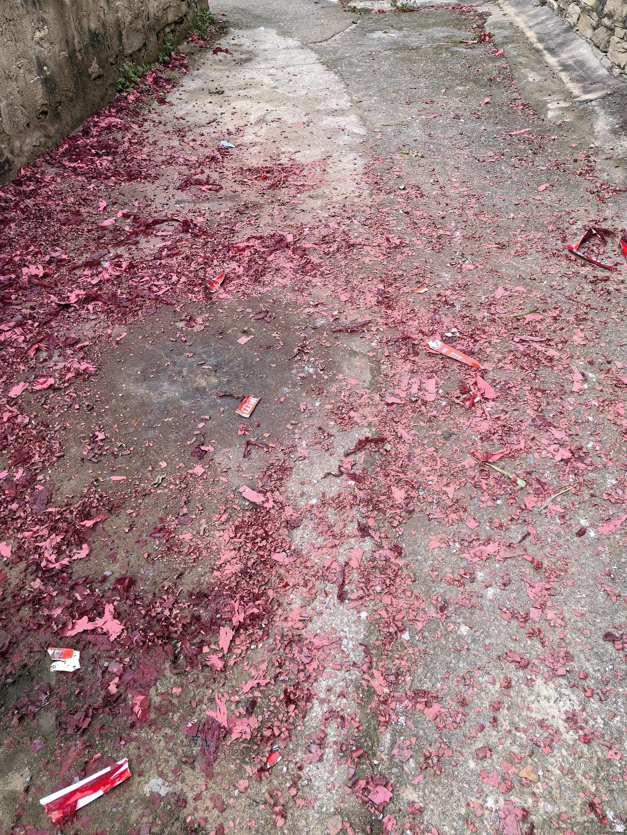 大年初一回老家了，往年这个时候路上堵的不行，可昨天无论是高速还是进湾子的路上，竟