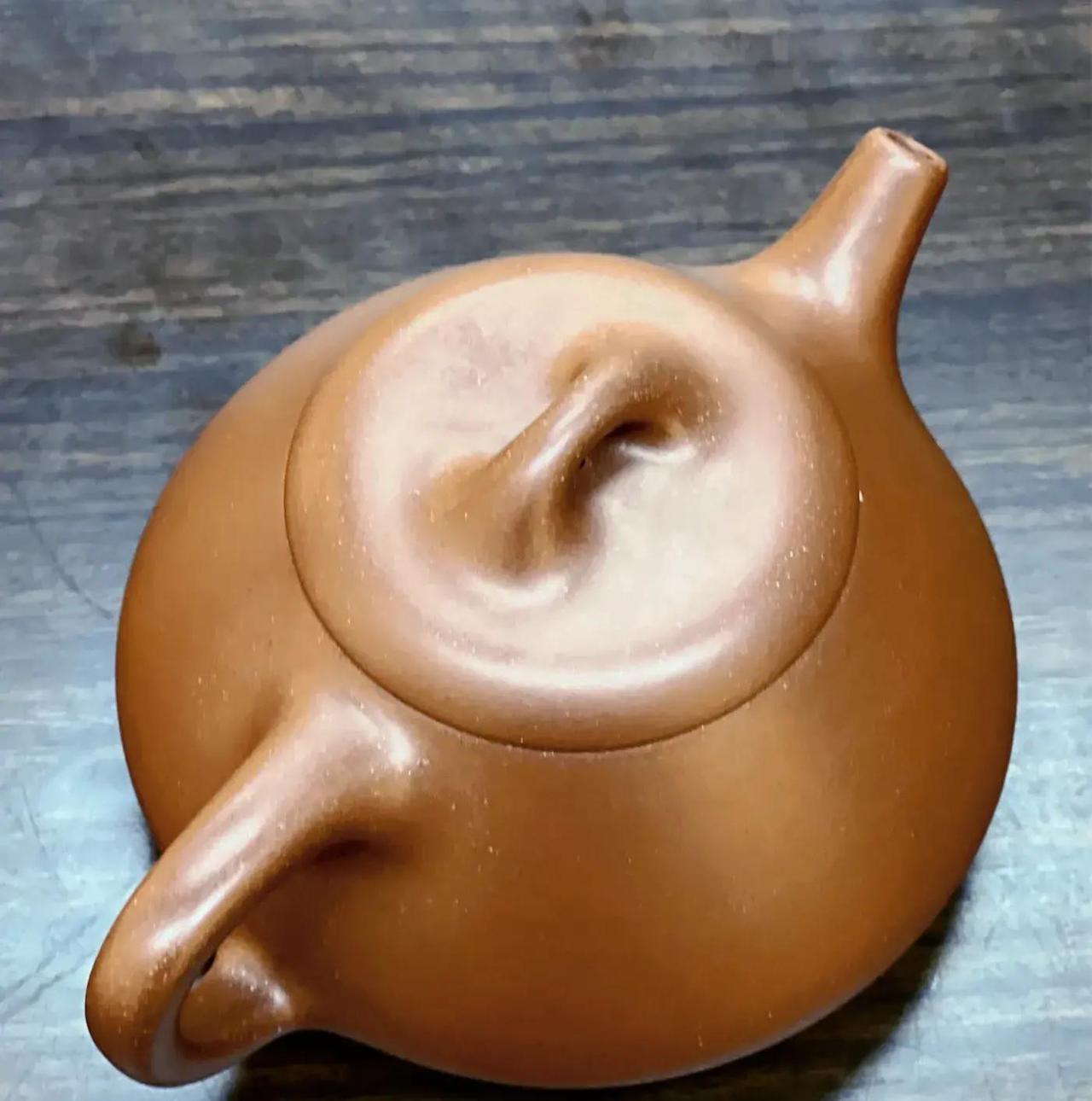 宜兴紫砂圈里有个扎心的真相：前辈大师们在苦日子中熬出来的传世壶，如今后辈却很难再