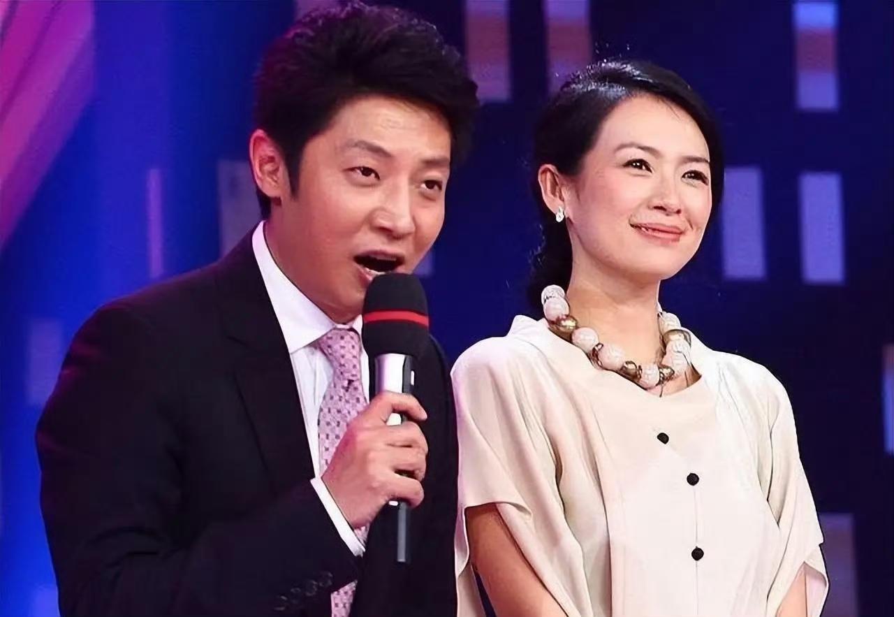 章子怡
北大才子和国际影后相恋 两个名字听起来都不在一个图层里 但当年两个人确确