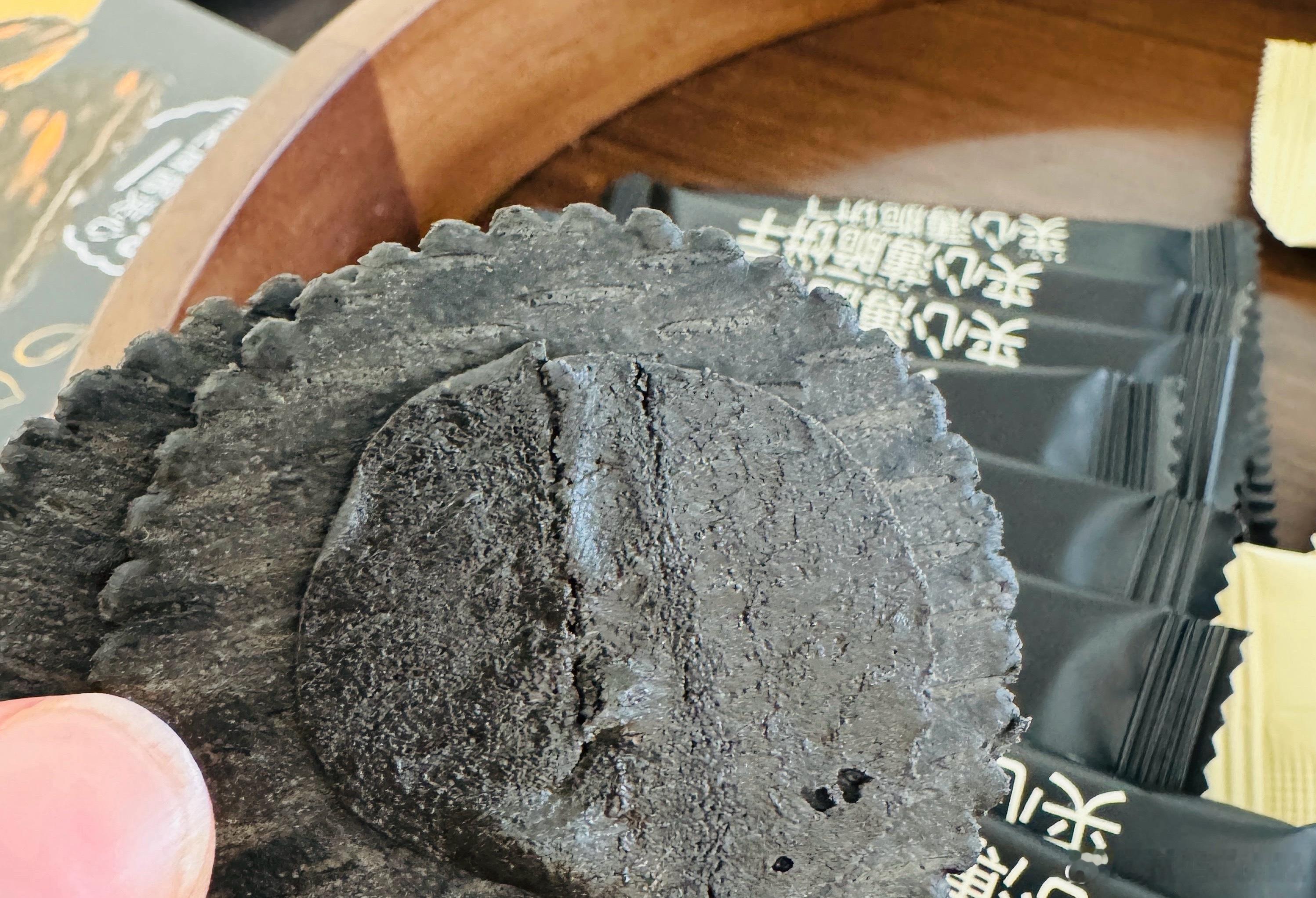 想选点干净配料的食物不容易之前有一款沙琪玛一个进口店里，一个没找到弄了2包麻花每