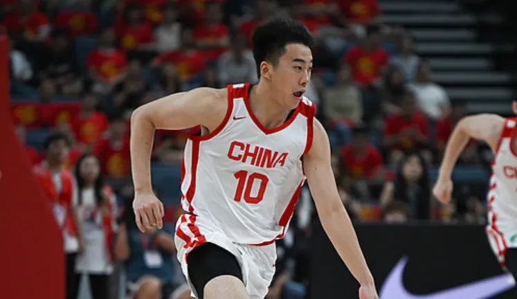 媒体人：王俊杰的技术全面性&支配球的自信心得到了充分彰显