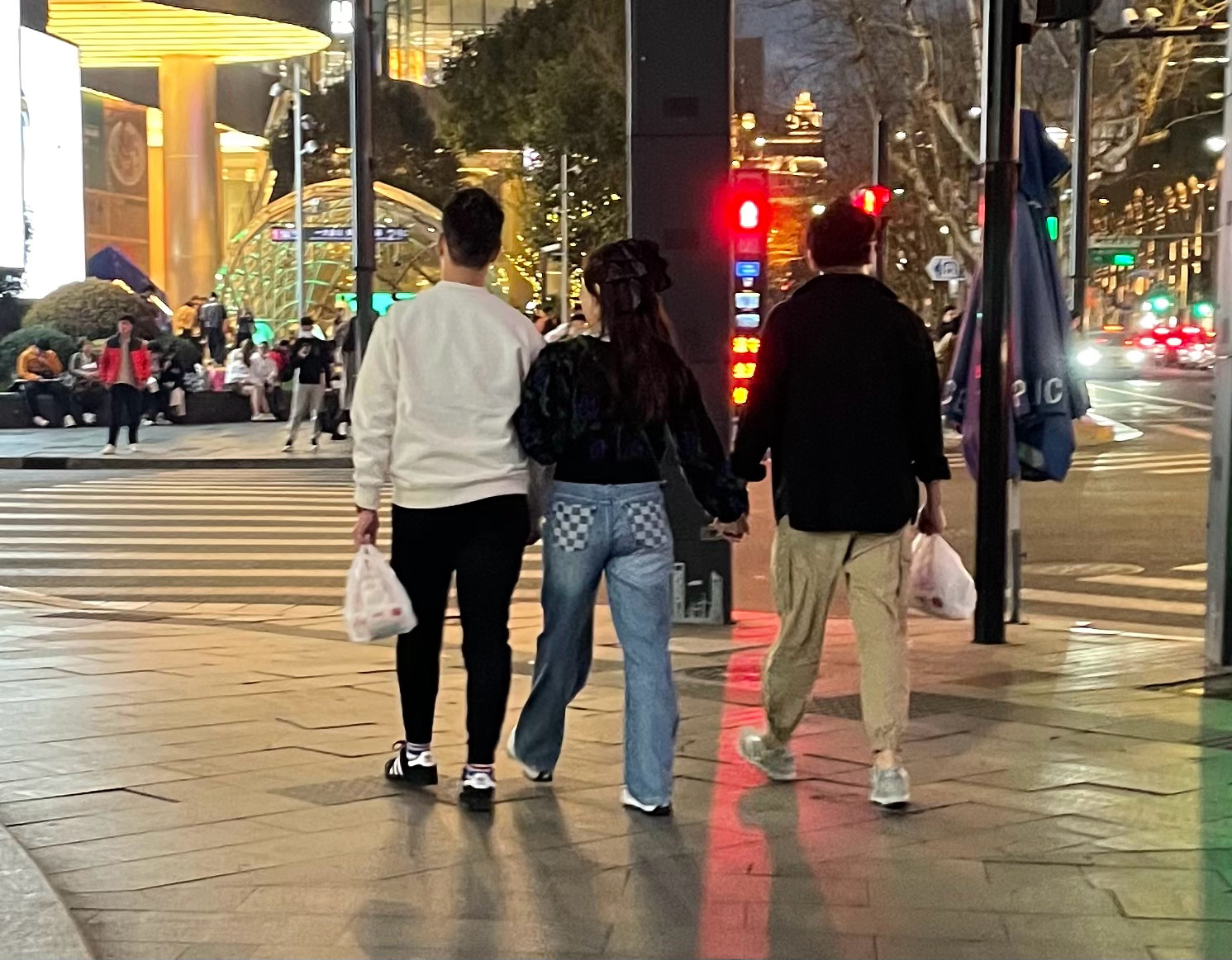 这就是富婆吗，现代社会真的开放啊[哆啦A梦害怕]  ​​​