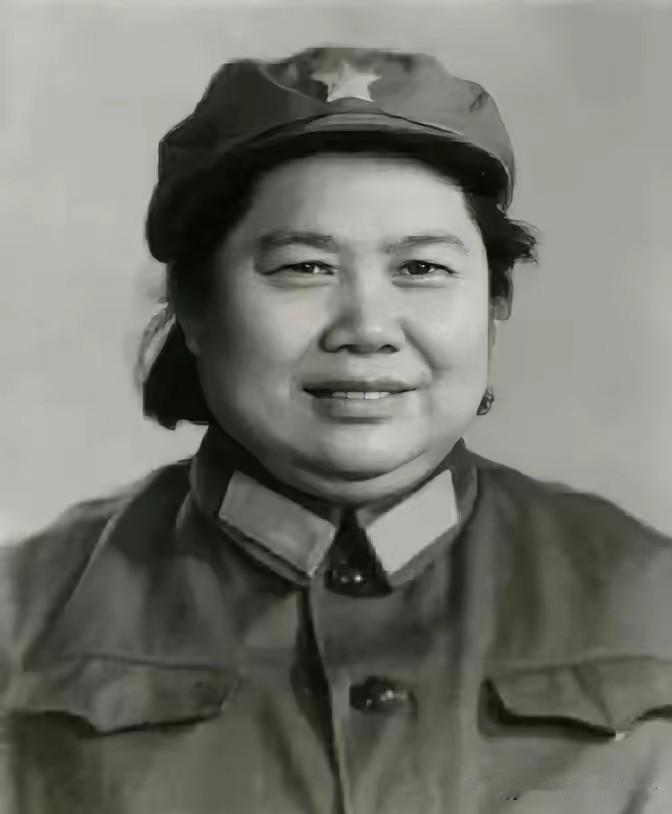 1937年的寒冬，西北大地风雪肆虐，被俘的女红军战士吴富莲，在阴冷潮湿的牢房里硬