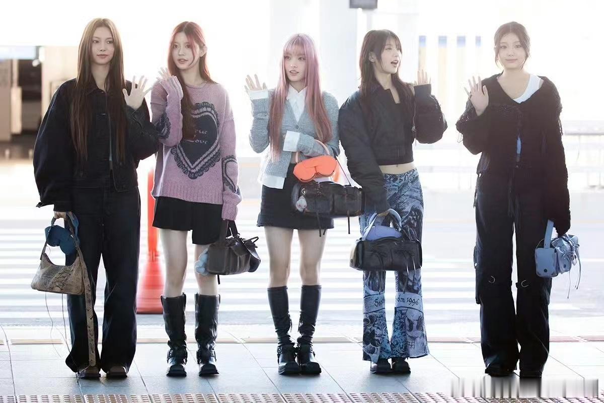 #ILLIT机场出发造型##ILLIT启程巴黎时装周#ILLIT启程巴黎时装周，