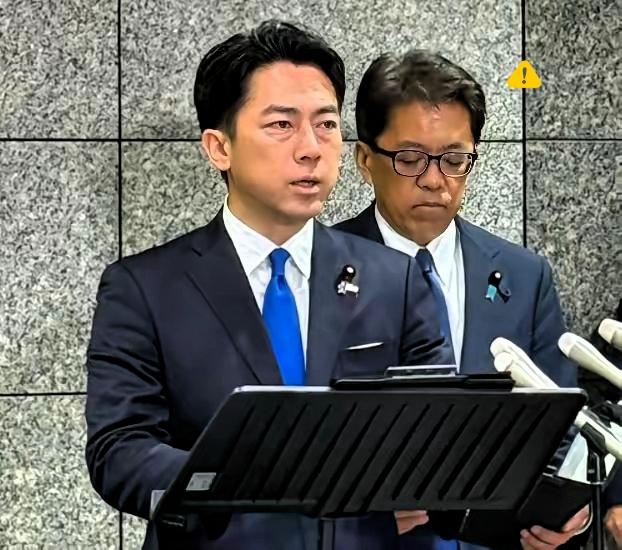 歼-15战斗机锁定日本F15，小泉进次郎抗议的时候声音颤抖！
12月6日周六下午