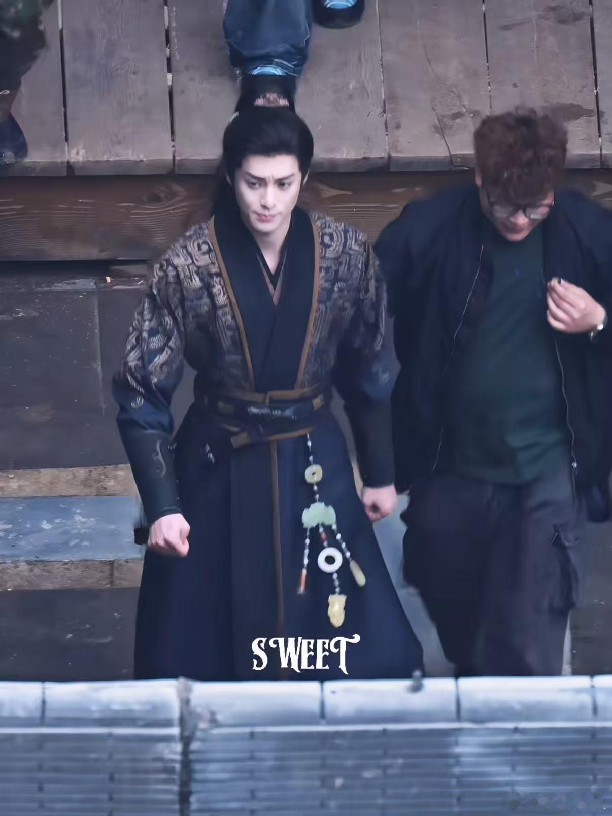 王鹤棣将门独后黑金造型王鹤棣黑金造型路透王鹤棣黑金造型路透。帅的。 