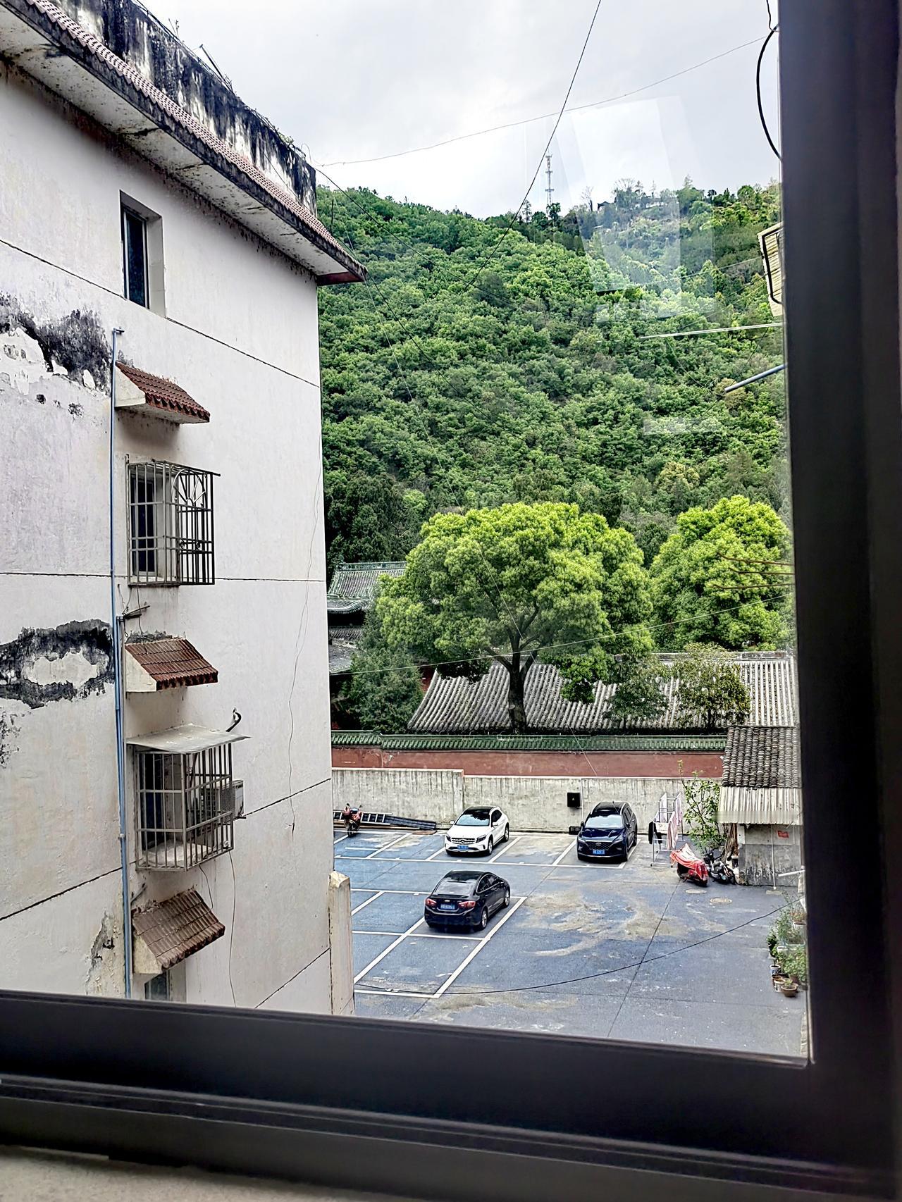 人生让你越来越相信的一句话是什么这个问题有点真实呢，经历越多，心中只有一句话是我