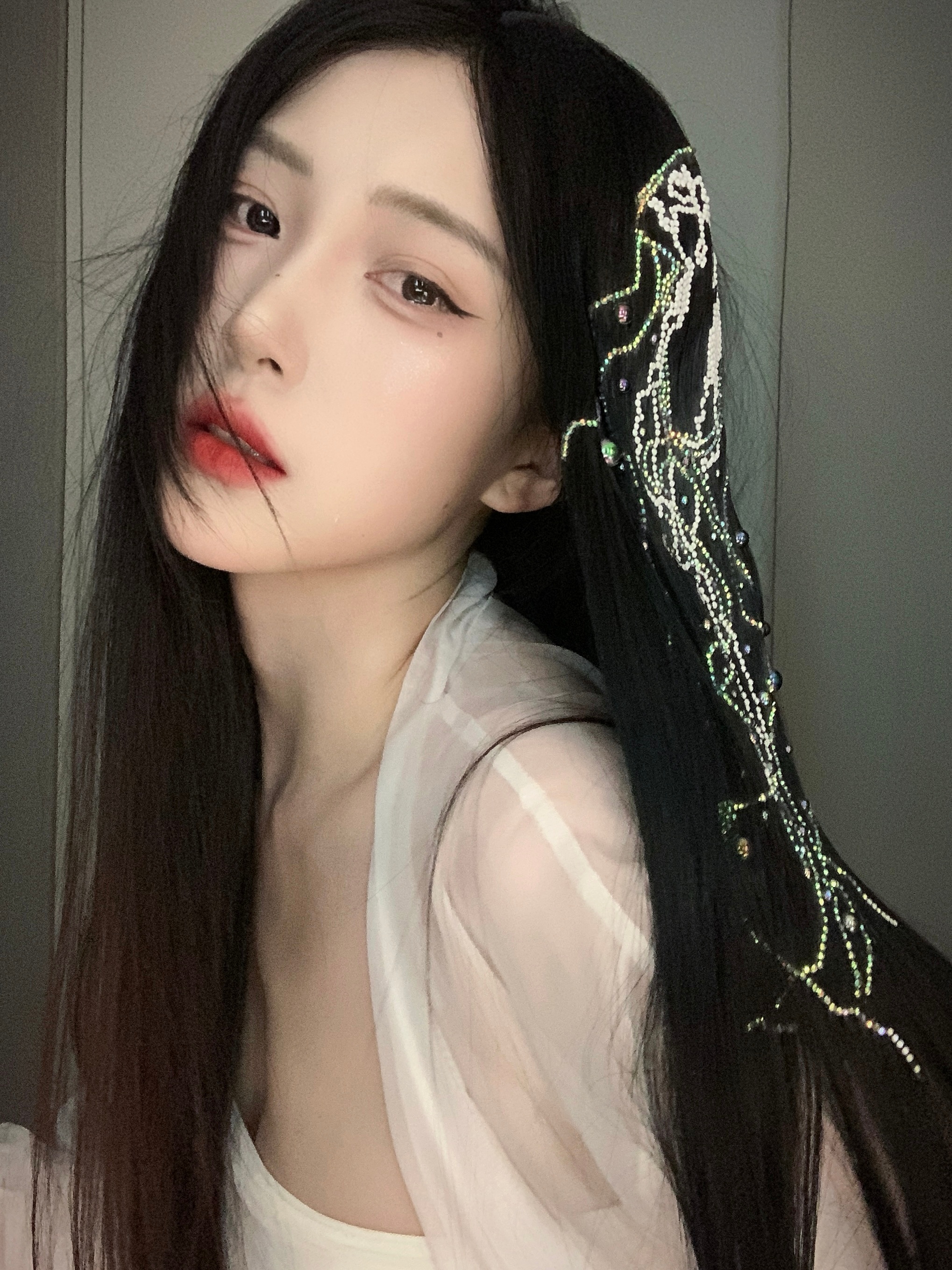 最近买了个超红的口红尝试了重唇妆，以前喜欢重眼妆，不过我都很爱啦🦊 