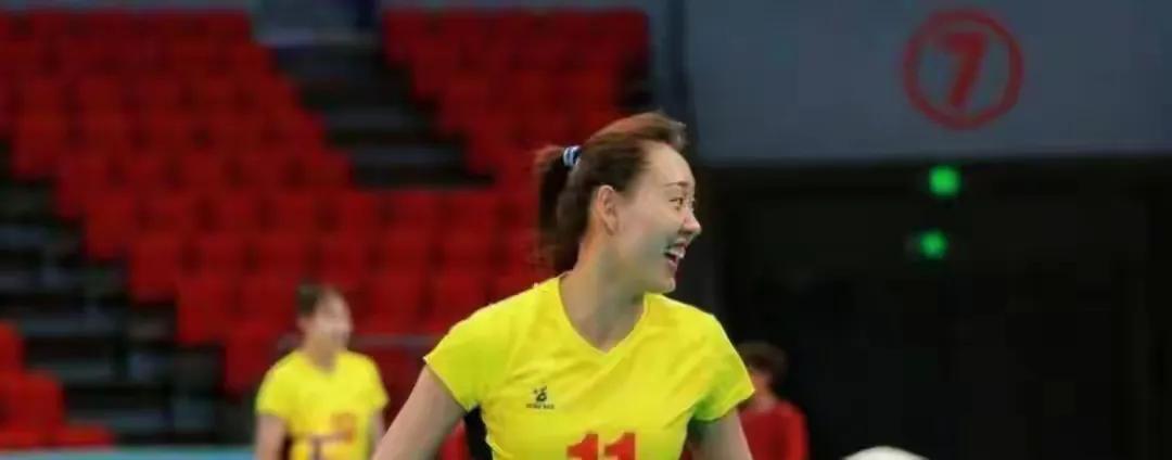 其实应该把杨涵玉和杨佳选入中国女排副攻集训名单中，而不是另外那些！