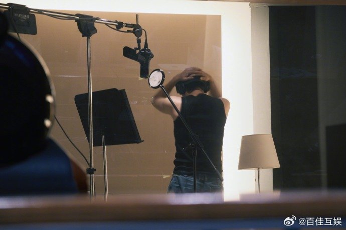 李光洁披哥初舞台选曲曝光 披荆斩棘 看到李光洁初舞台选曲曝光的消息，瞬间拉高了期