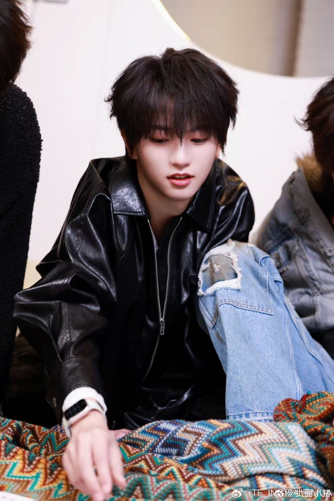 穆祉丞机场怒斥私生💖穆祉丞元宵喜乐会 这贴脸距离也太近了吧，影响艺人又影响现场