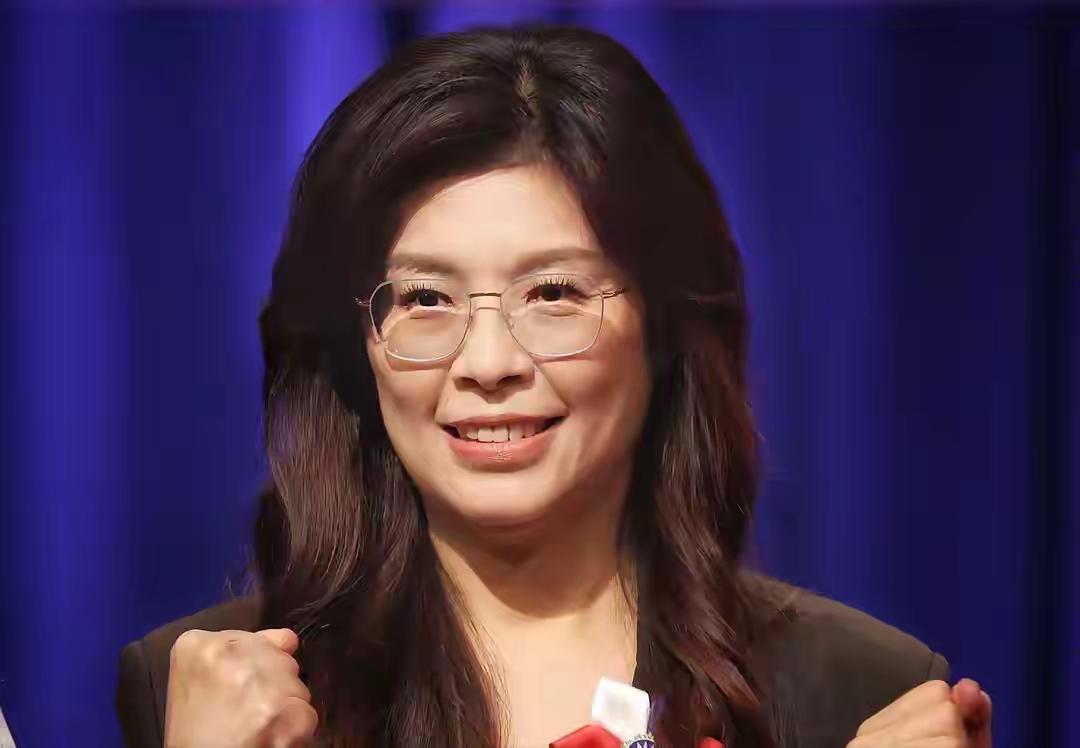 争端升级，郑丽文刚在南京吃晚宴，就遭绿营攻击，苏起判断没有错
 
郑丽文访陆遭绿