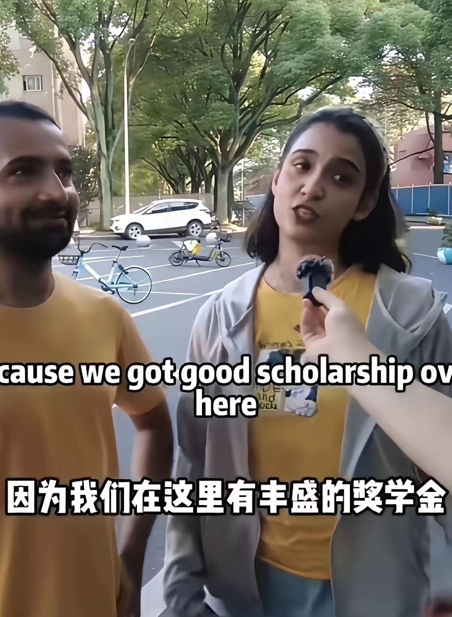 刷到两个印度留学生的采访，真的让我惊掉下巴！俩人一脸自豪地说，在中国留学

一分