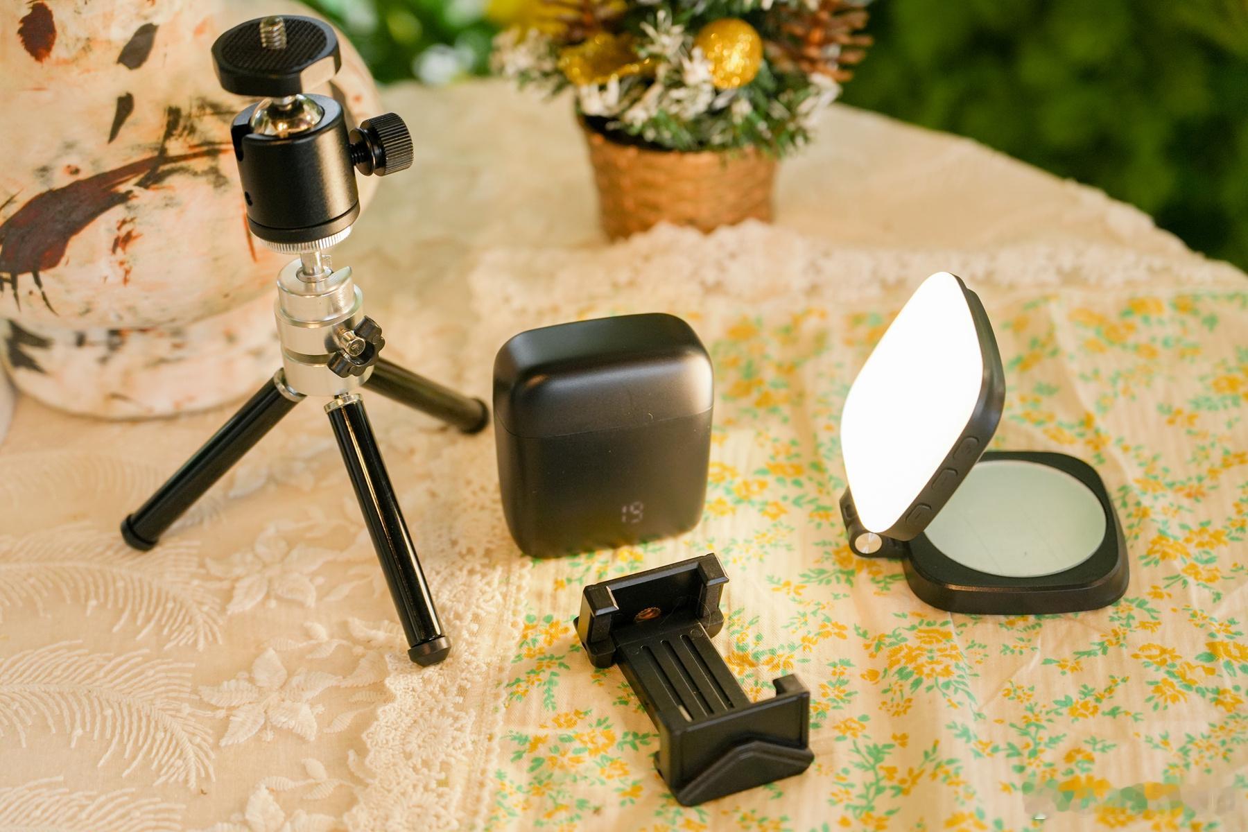 可能是离春节最近的一场手机发布会，今晚7点iQOO 15 Ultra如约而至。发