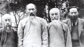 重庆解放前，我党派人去争取杨森。提了四个条件。他只答应了一条：部队走的时候，不破