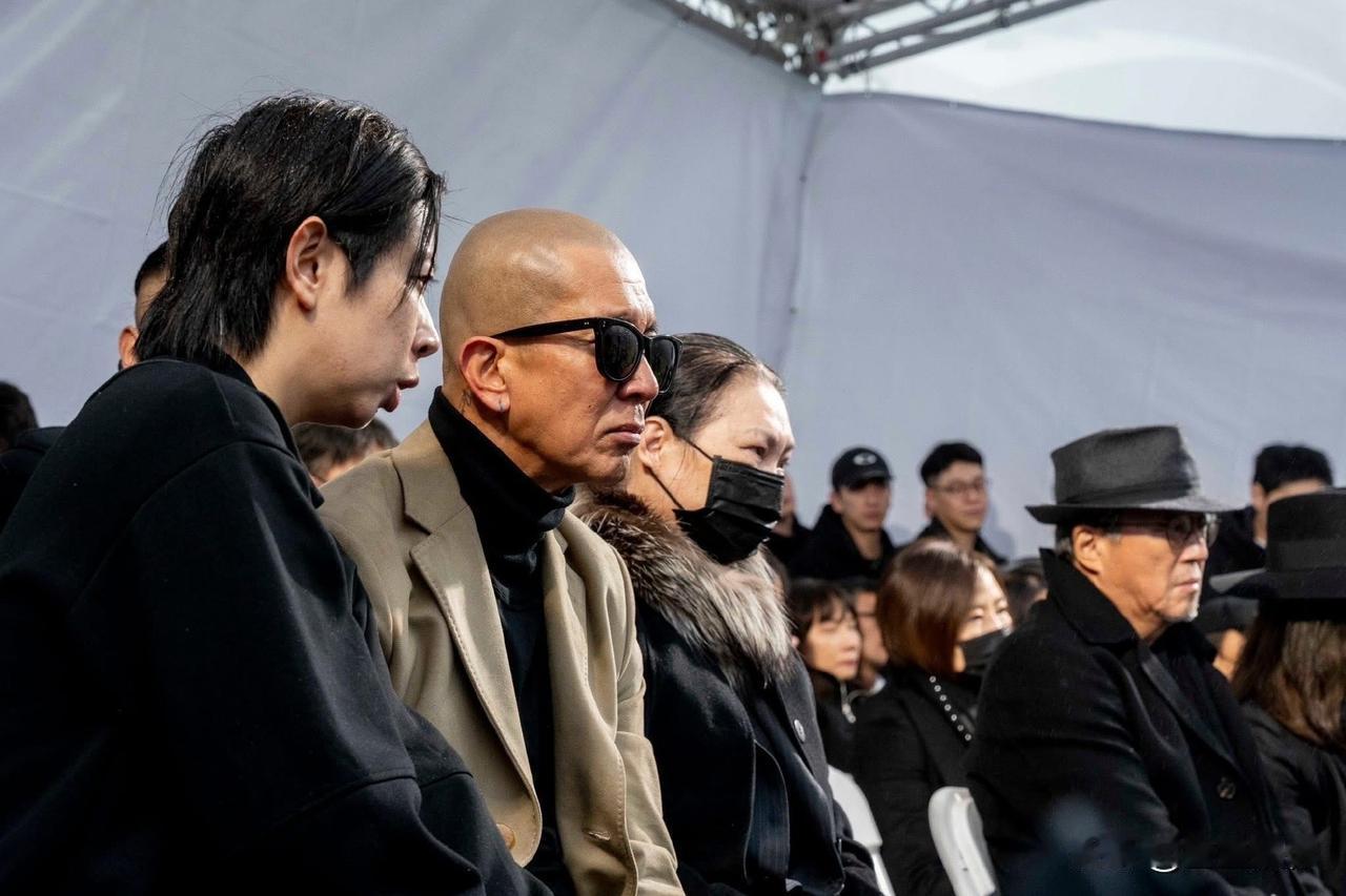 我非常喜欢大s，我也相信具俊晔对大s是真爱，但是他的表演型人格也很重。大s后期就