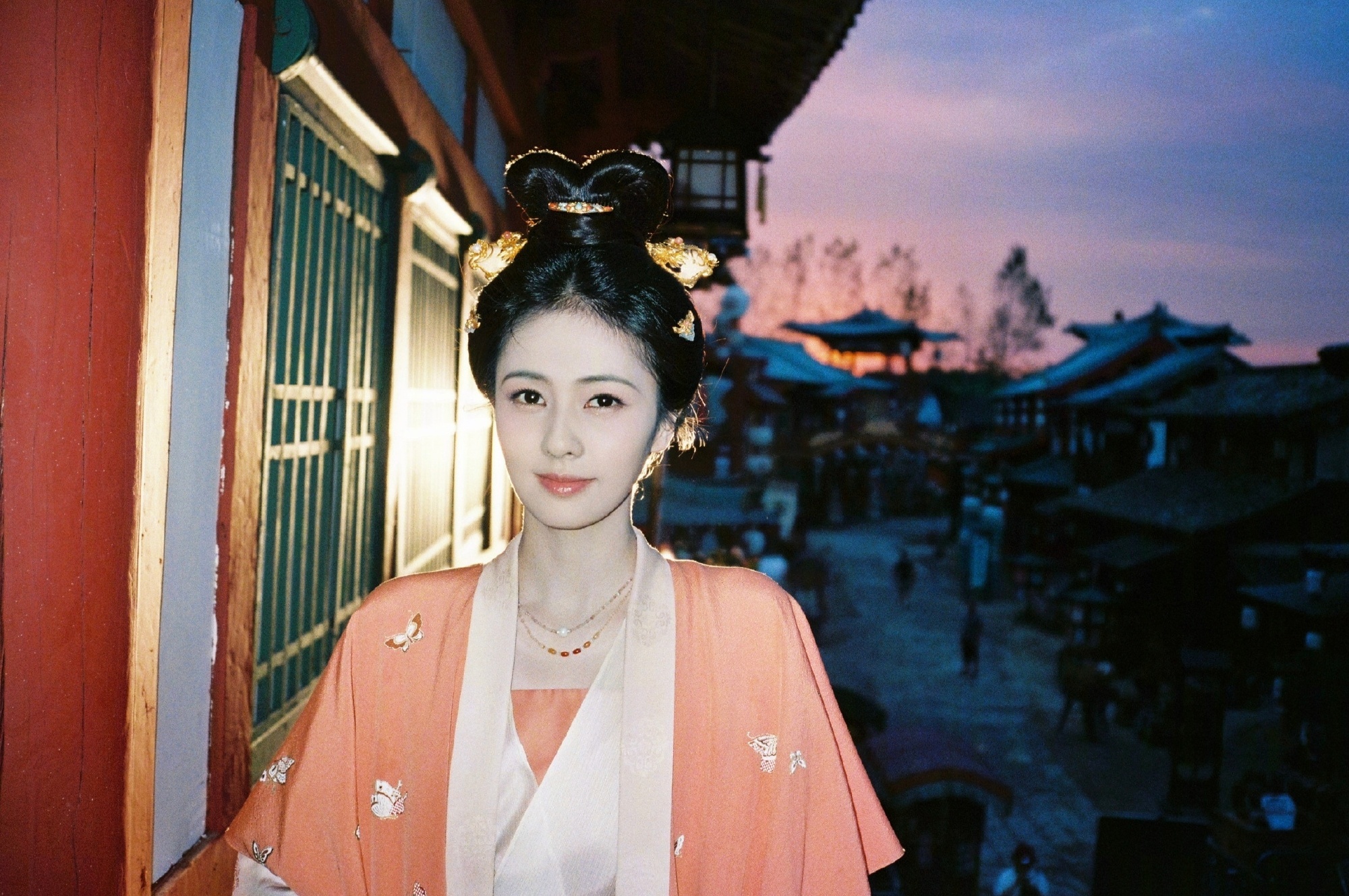 白鹿[超话]  晚风捎来温柔，岁岁年年爱意绵长不尽白鹿 🥀白鹿王韵娜 ​​​