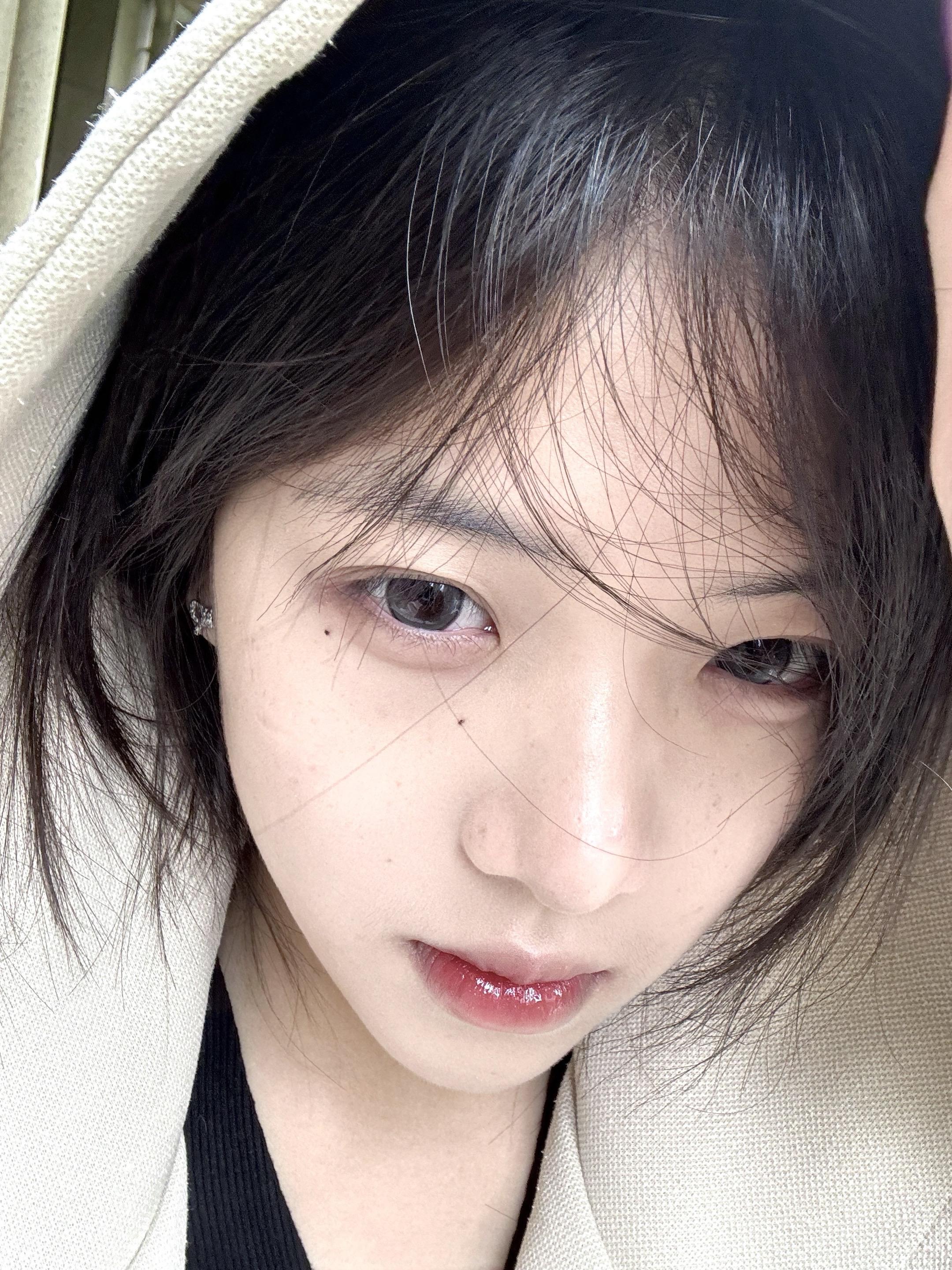 长得好看才会被说是冷脸萌 像我这种人只会被人问为什么摆臭脸