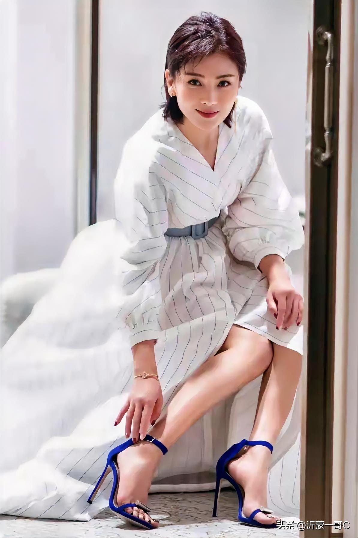 刘涛的美不是一般的美！气质非凡，美丽动人，扣人心弦，端庄大方，如出水芙蓉，闭月羞