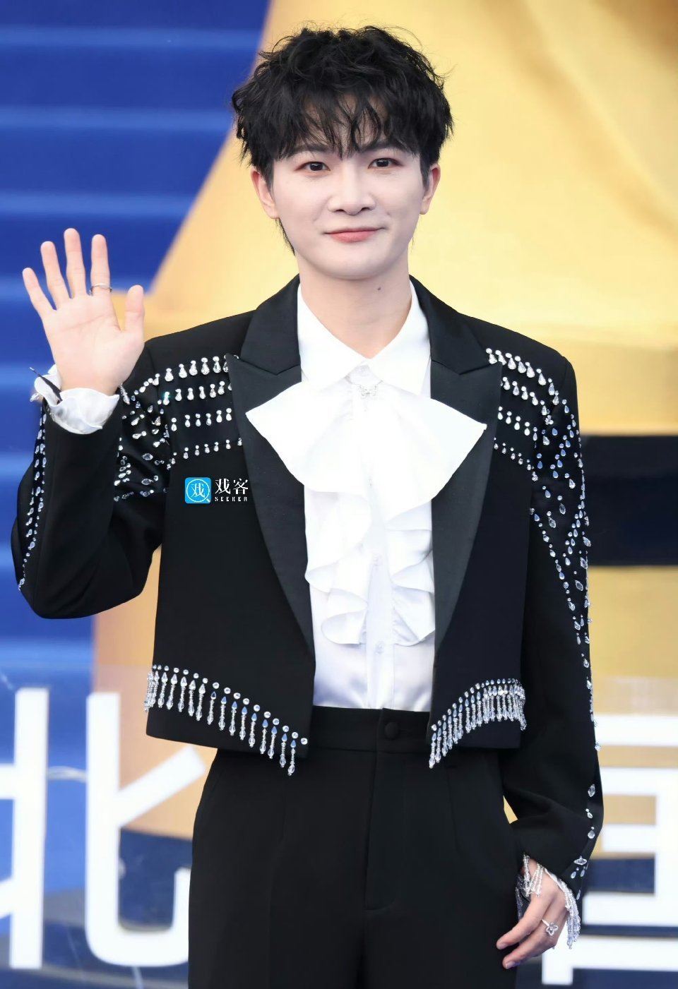 北京国际电影节闭幕式周深红毯生图今晚又有舞台可以看了！