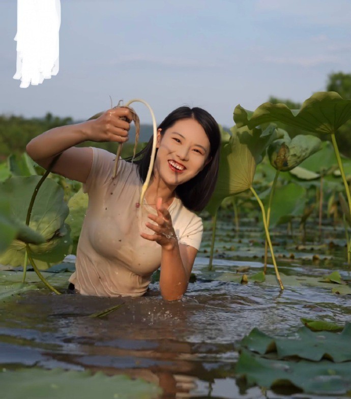 超燃现场！没有丝毫作秀，毅然真下河，满腔热忱与果敢尽显，这般实诚态度必须点赞，真