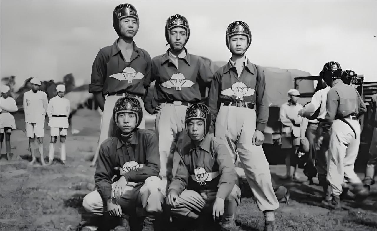 姜键是蒋介石最得意的伞兵部队副团长，1950年，当他带着10多名国军营级军官前往