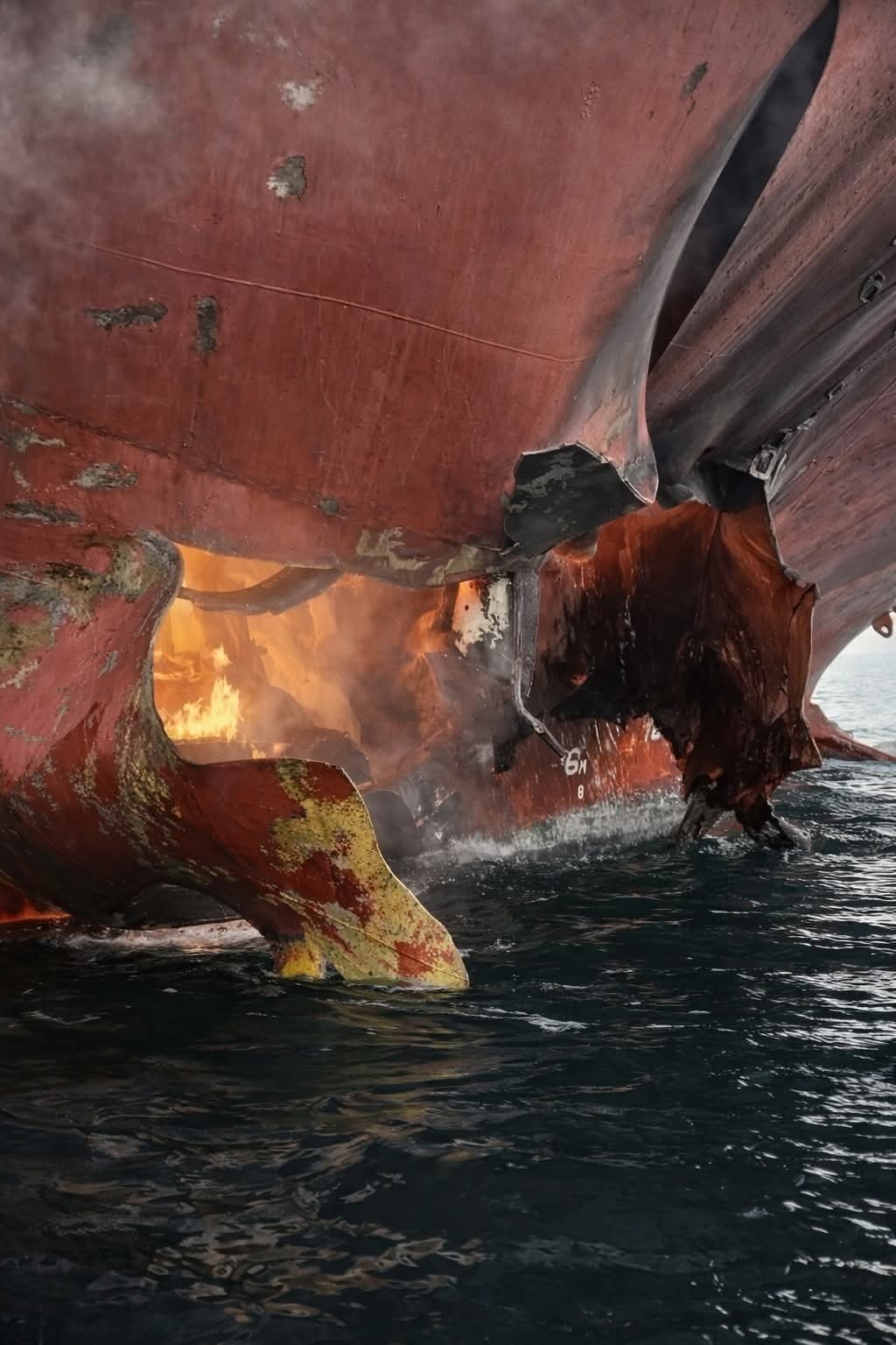 伊朗声明霍尔木兹海峡将继续关闭伊朗官方发布明确声明，霍尔木兹海峡将继续保持关闭状