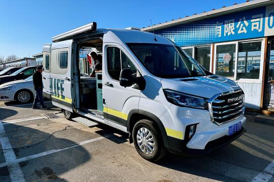 二手车市场看到的大通V90宿营车，19万多