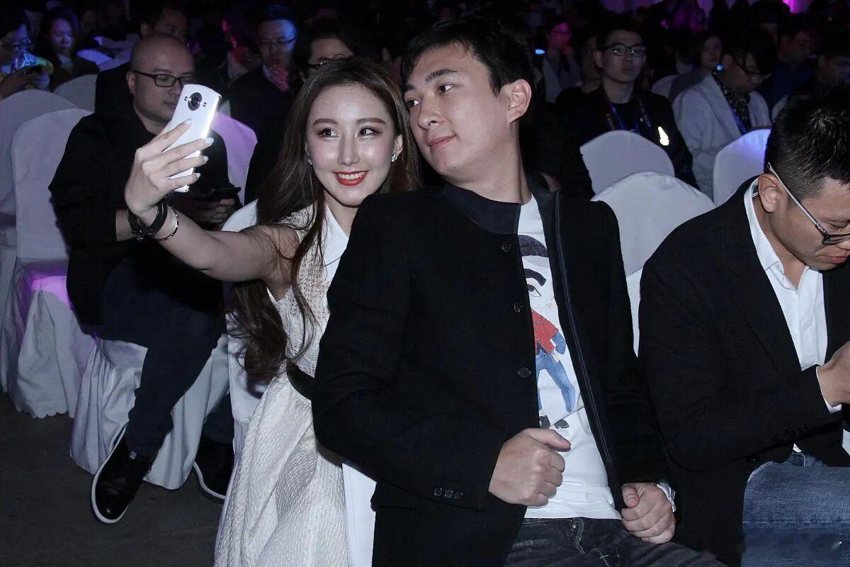 “娱乐圈纪检委”去哪了娱乐圈纪检委，花名之下，其实难副。那些年，王少爷头顶着这么