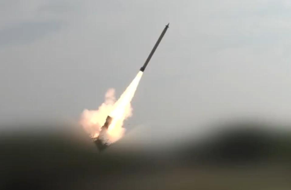 伊朗使用“黎明-5C”（Fadjr-5）型333毫米卫星制导远程火箭弹打击科威特