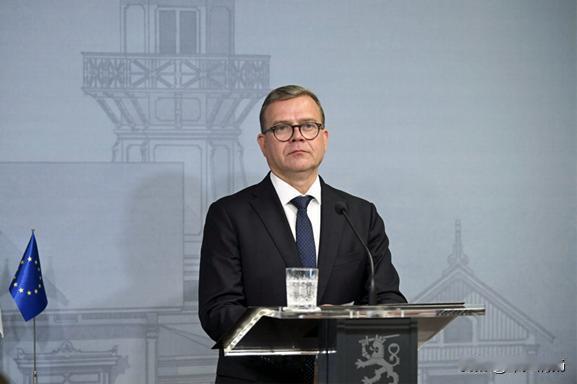 扮“眯眯眼”鬼脸恶意丑化亚洲人，芬兰总理正式向中韩日民众道歉，引爆国际舆论！
