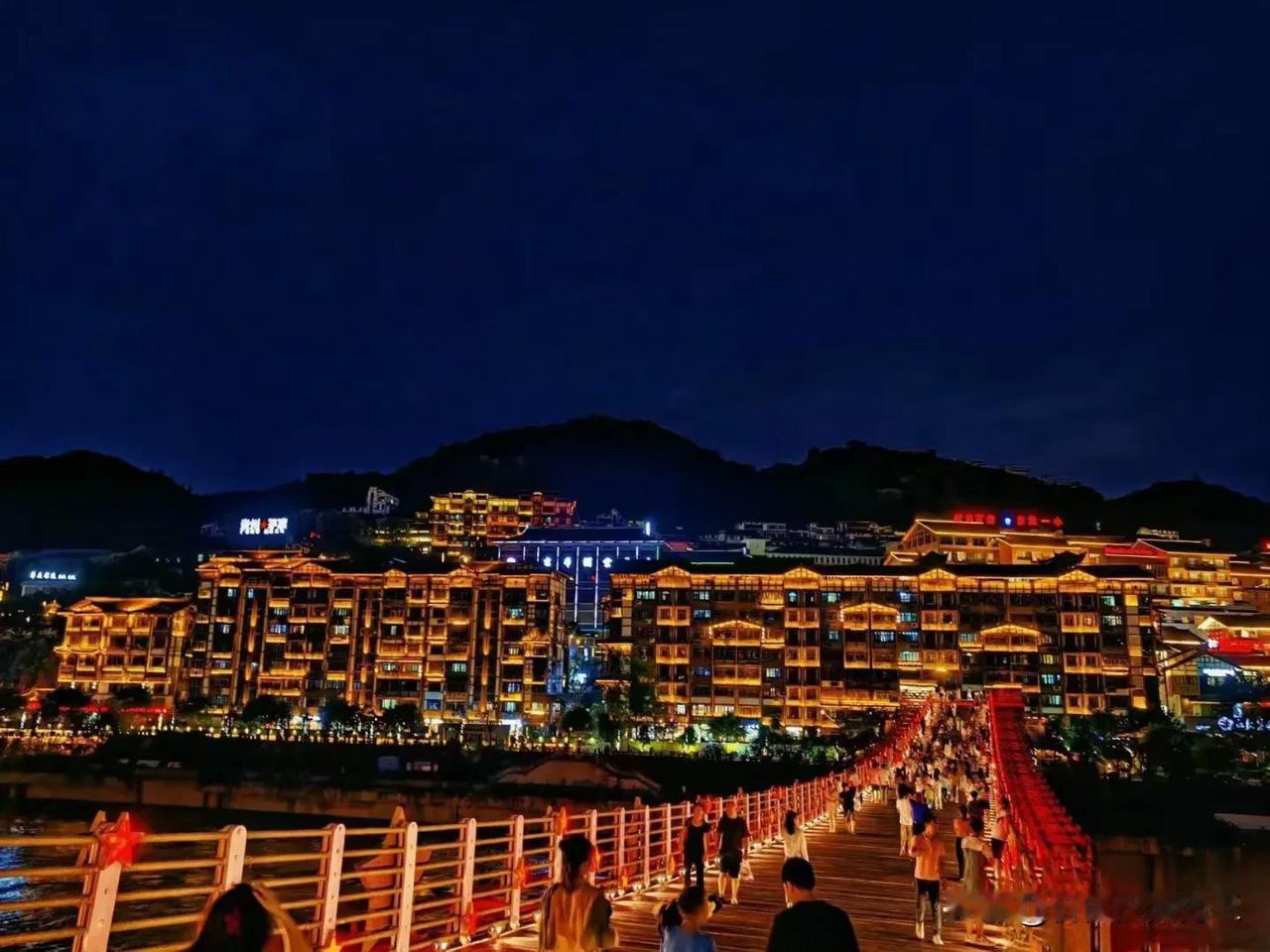 #你会用哪四个字准确概括股市呢？#前程似锦#股市心情小记# #股市观后感# #股